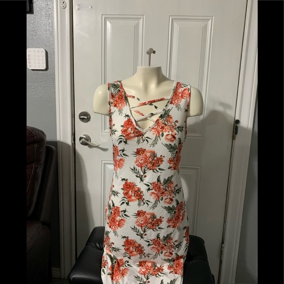 Floral pattern dress. - Picture 1 of 7